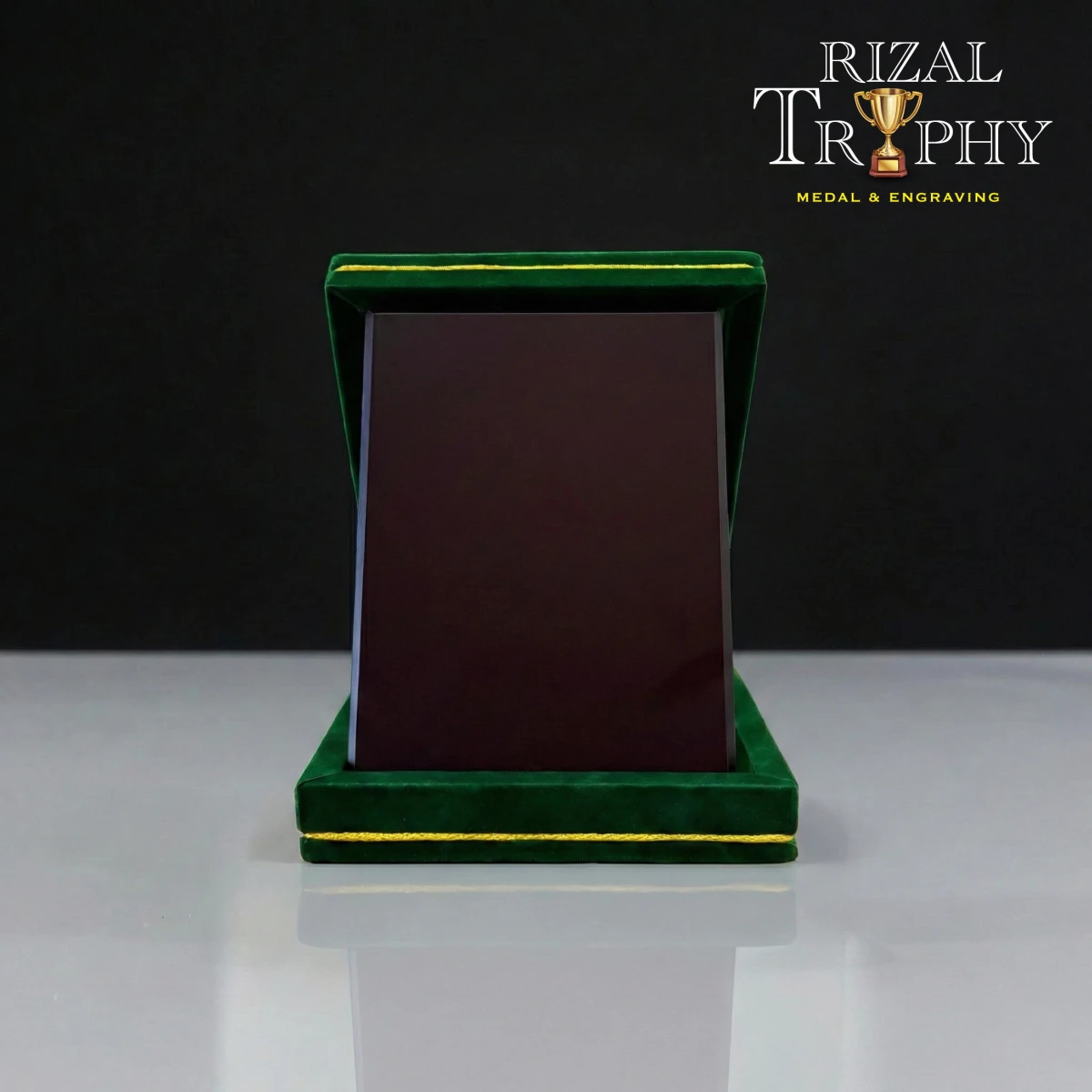 RTB211 Green Velvet Box